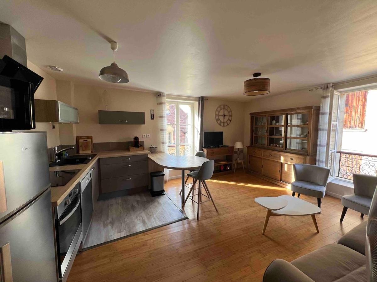 Spacious And Cozy, Elevator, Historic Center, Appartement Sarlat