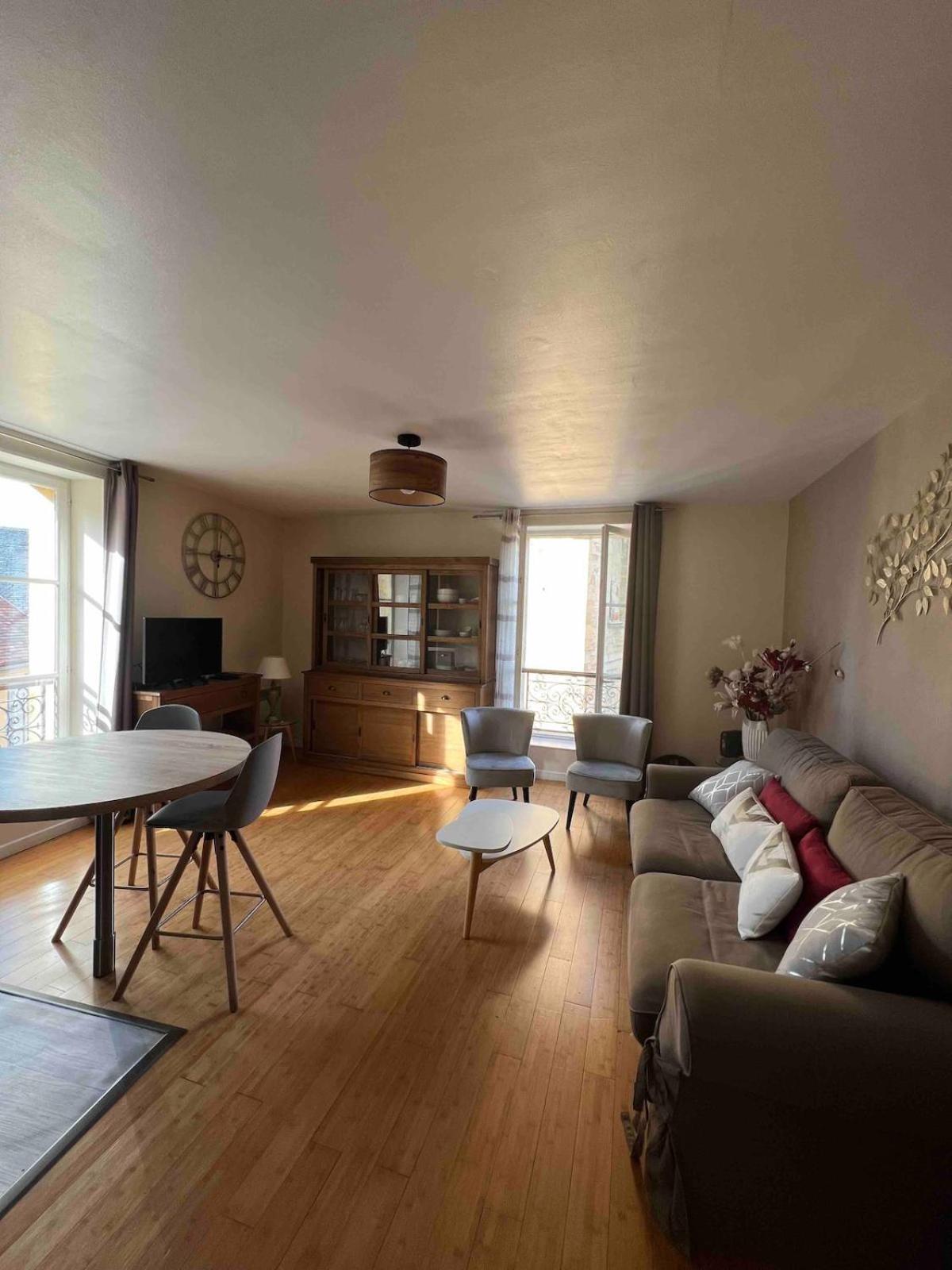 Appartement Spacious And Cozy, Elevator, Historic Center,